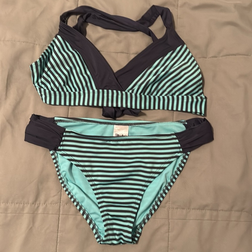 Mossimo Bikini (2-piece) Size Large Never Worn (New Without Tags)